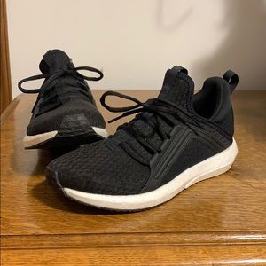 Puma Soft Foam Sneakers - size 7.5M